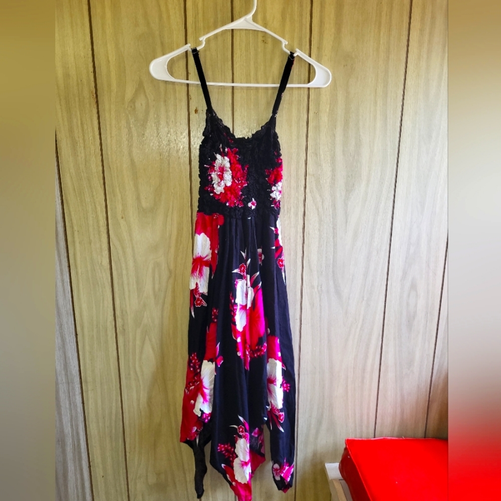 Beautiful boutique Sun/Flowy Floral Dress